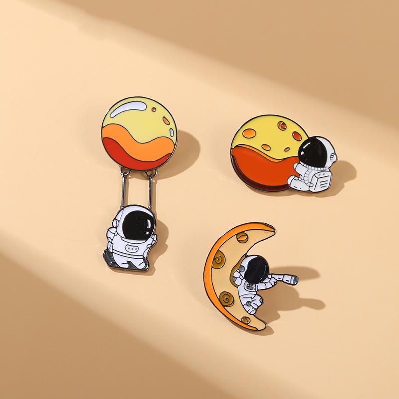 Astronaut Enamel Pin Custom Pl - Embroidery Bali recension och pris