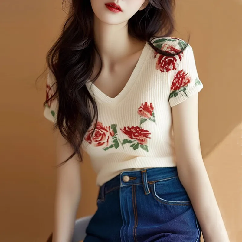 Women's Beige V Neck Knit Top  - Embroidery Rose recension och pris